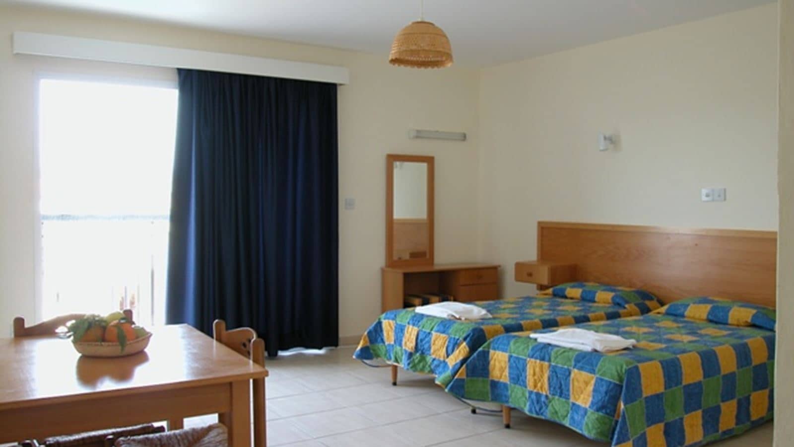 rooms-standard-studio-pool-view-balcony