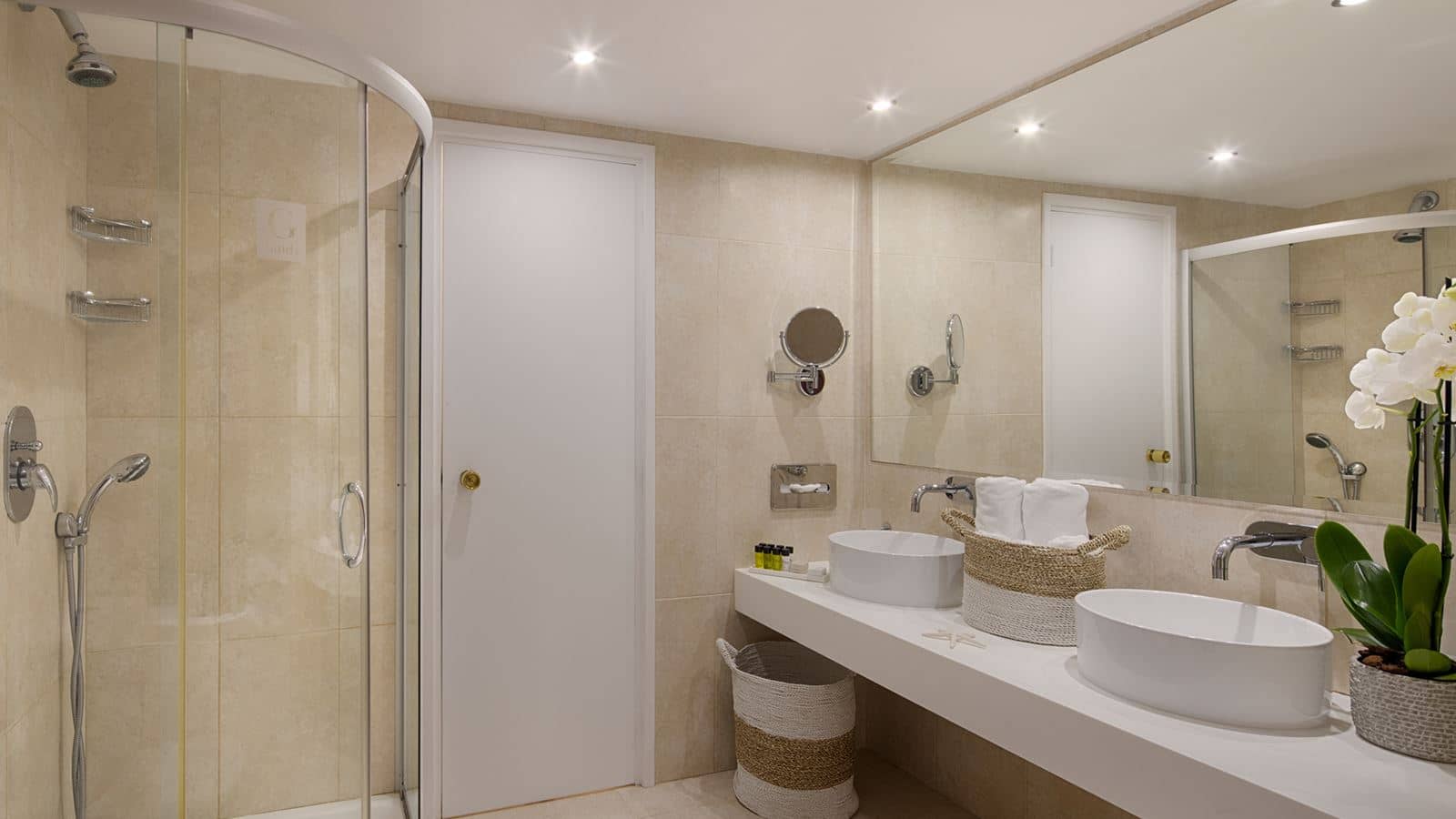 rooms-executive-suite-seaview-balcony