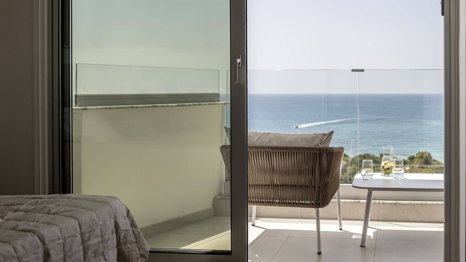rooms-suite-1-bedroom-sea-view