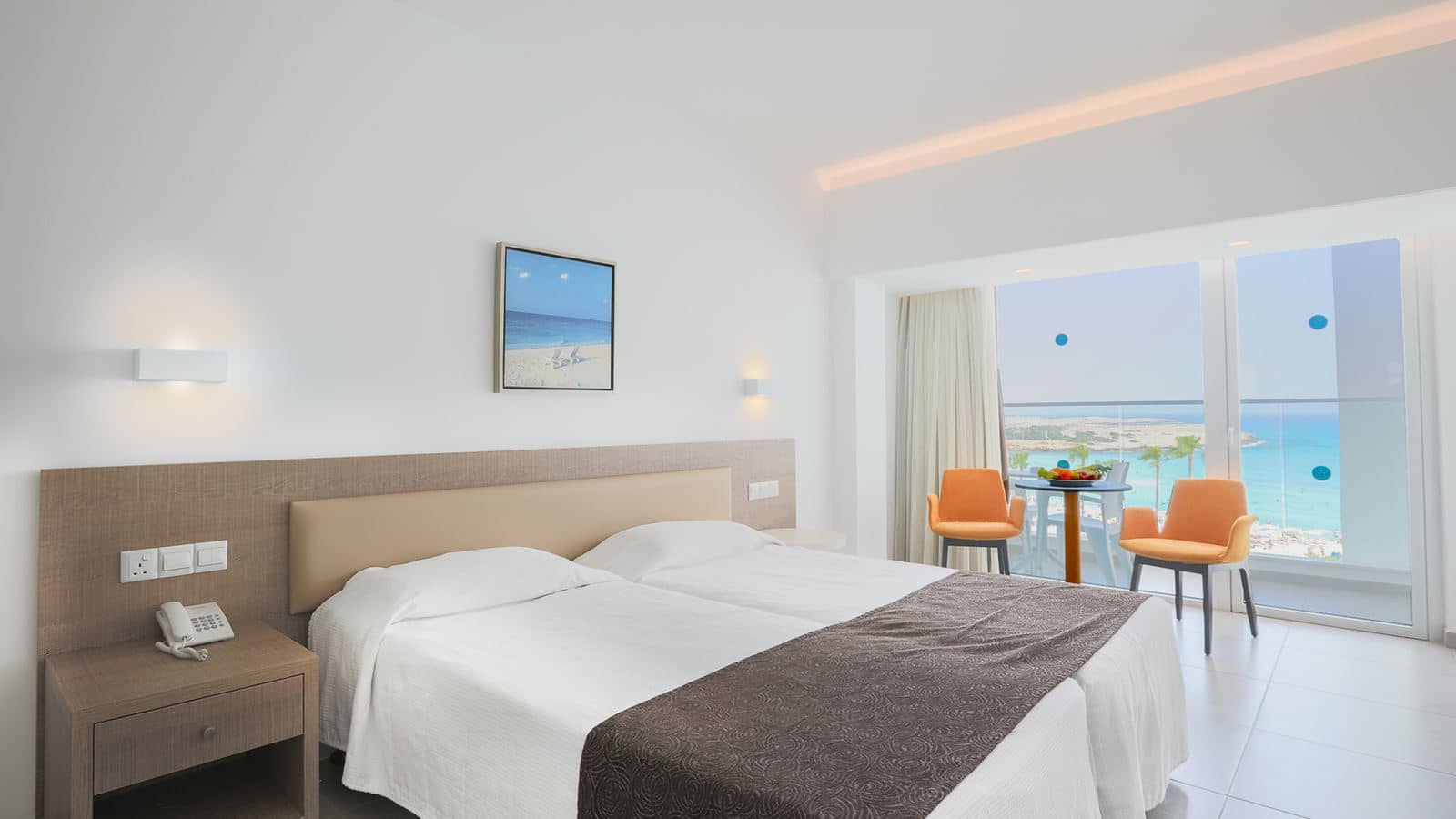 rooms-standard-room--lateral-sea-view--balcony--