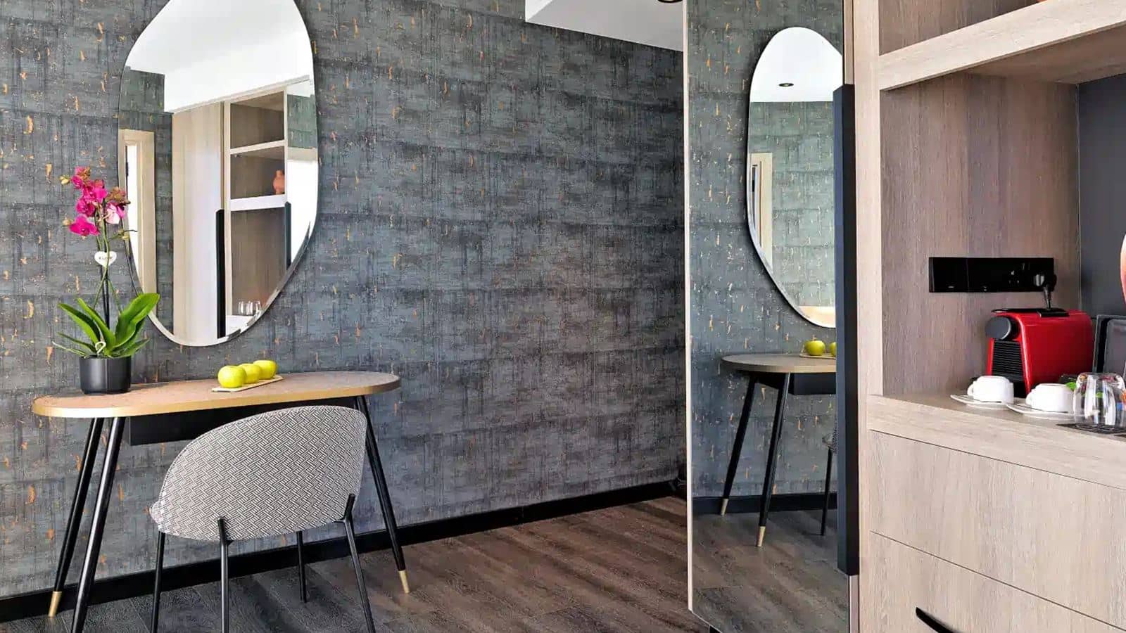 rooms-executive-suite-inland-view
