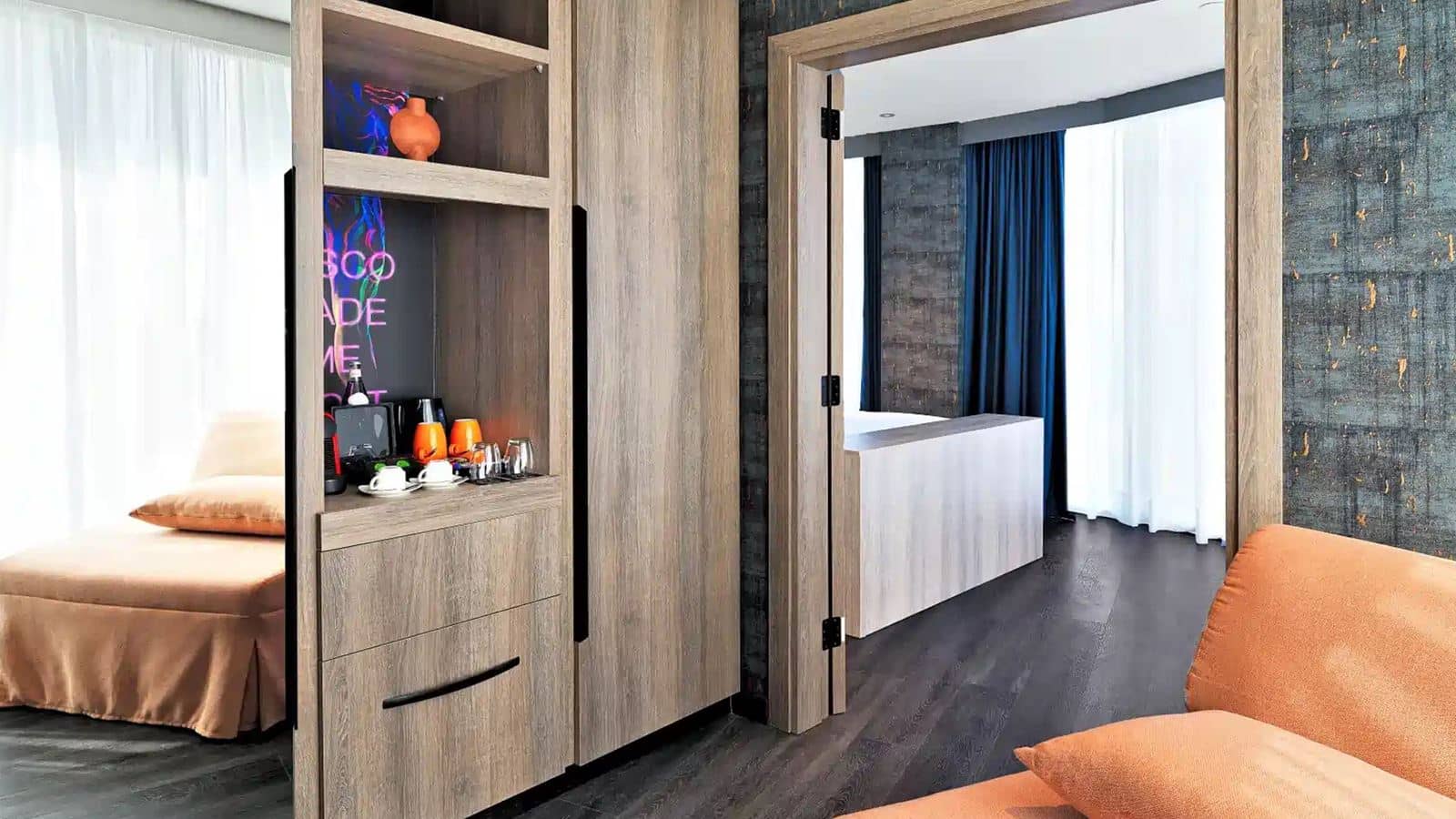 rooms-executive-suite-inland-view