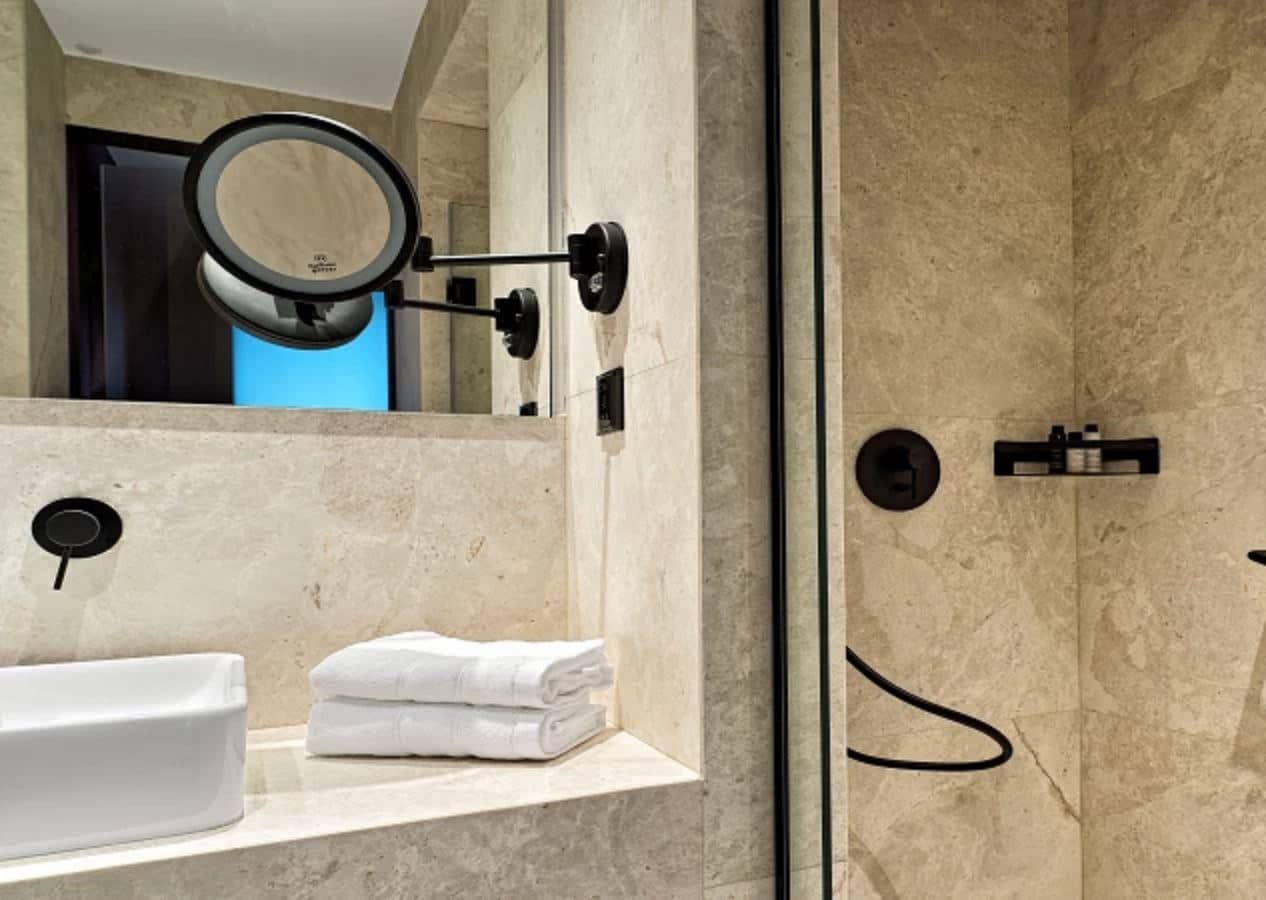 rooms-heavenly-suite-sea-front