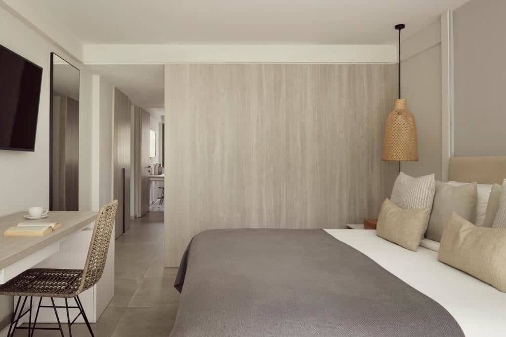 rooms-1-bedroom-suit-balcony-or-terrace