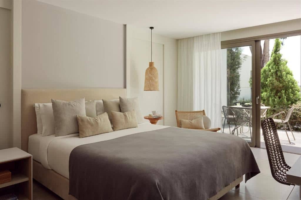 rooms-1-bedroom-suit-balcony-or-terrace