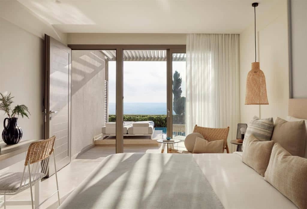 rooms-1-bedroom-suit-sea-view--swim-up