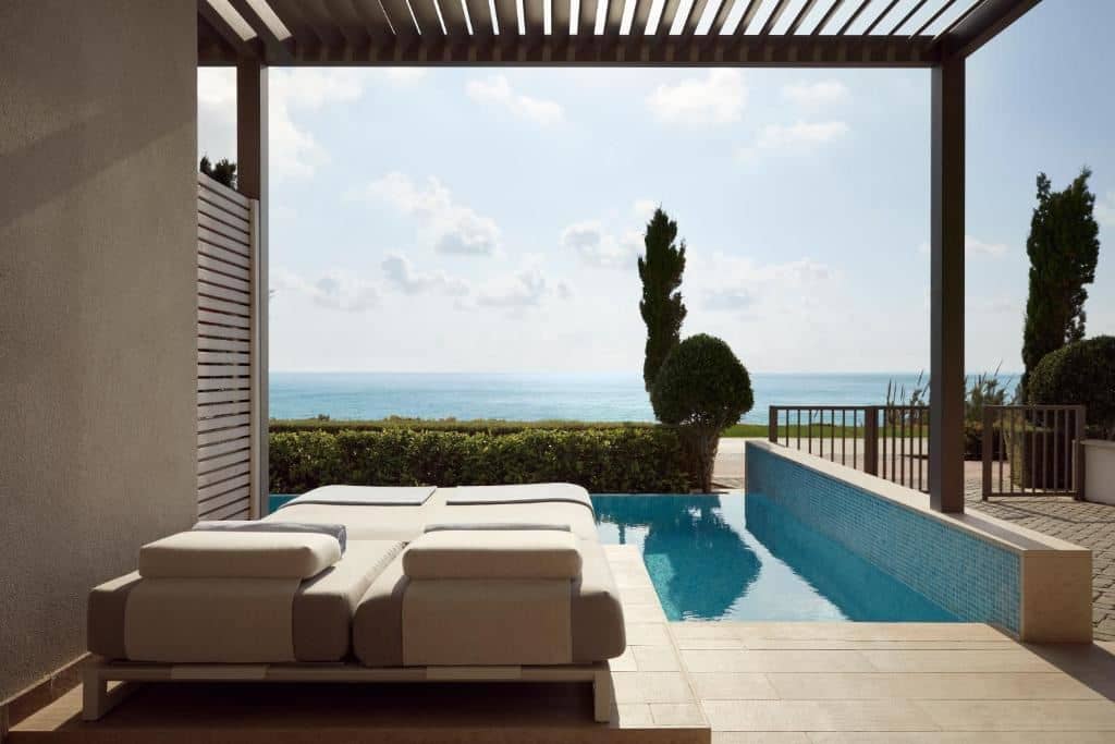 rooms-1-bedroom-suit-sea-view--swim-up