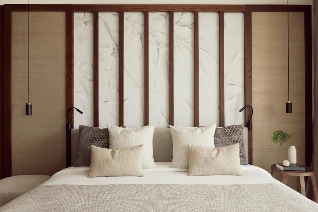 rooms-luxury-suites-pool-sea-view-balcony