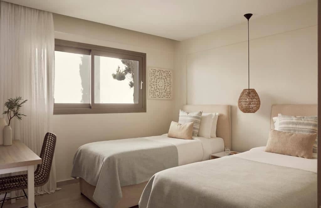 rooms-2-bedroom-suite-inland-view-balcony