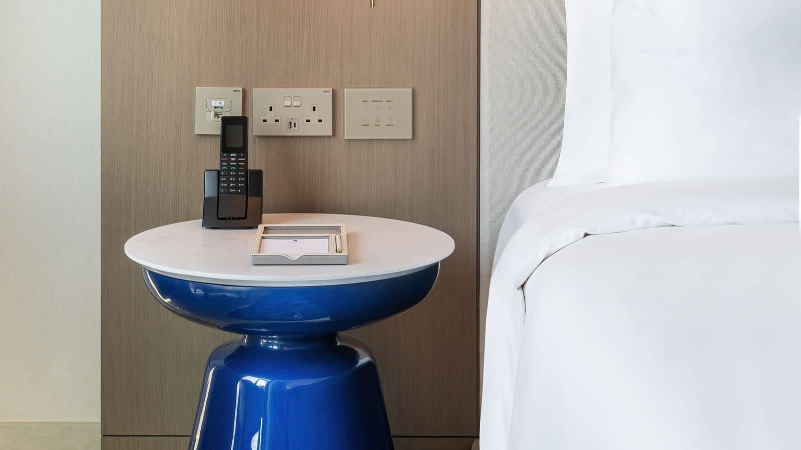 rooms-deluxe-city-view-king
