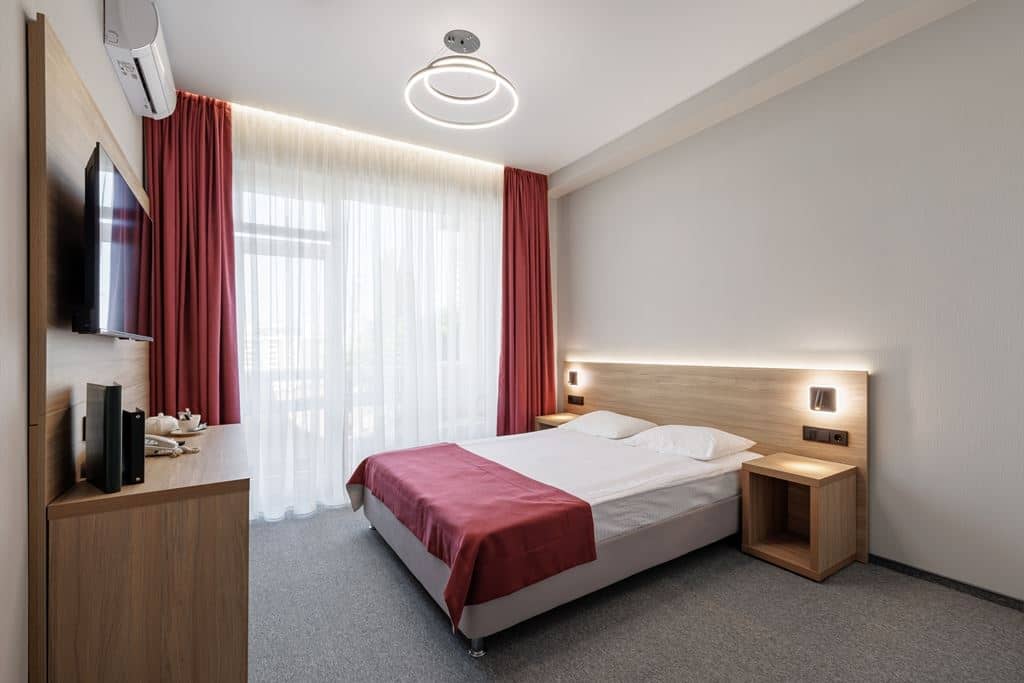 rooms-luxe-with-balkony