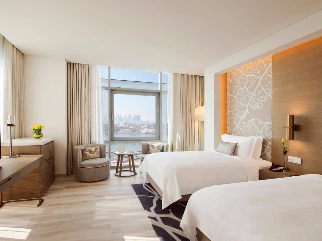 rooms-room-w-lounge-access