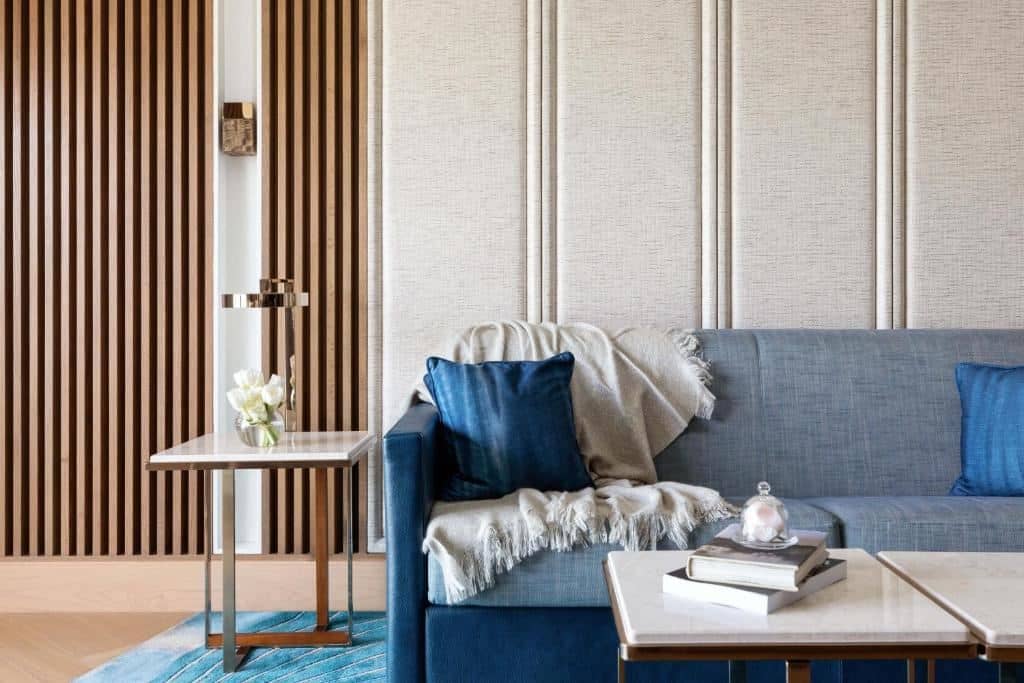 rooms-luxury-suite-sea-view-with-club-lounge-access