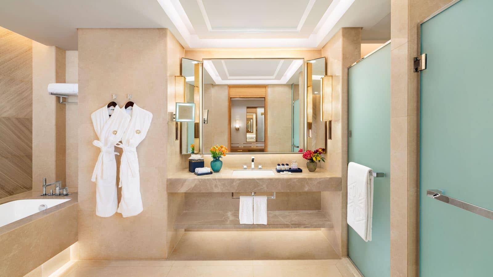 rooms-grand-luxury-suite-sea-view-with-open-jacuzzi