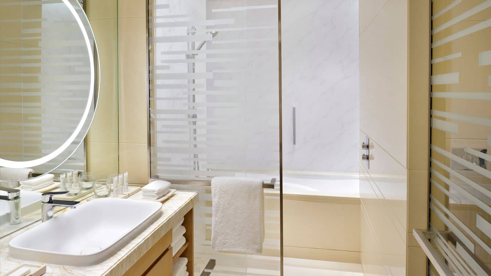 rooms-club-premium-room-marina-view-twin