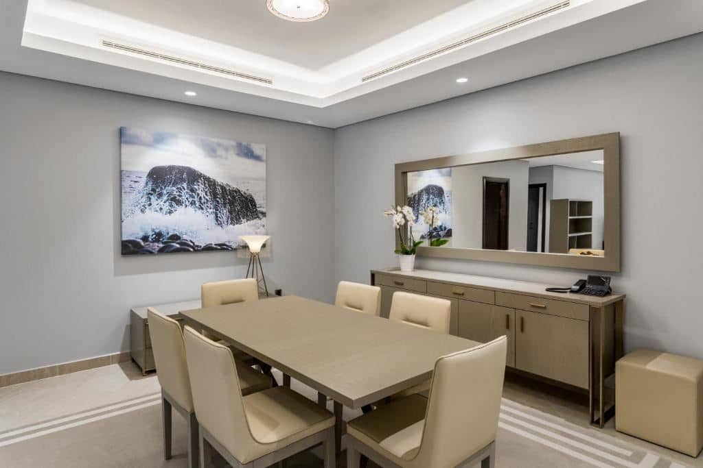 rooms-family-three-bedroom-palm-view-apartment