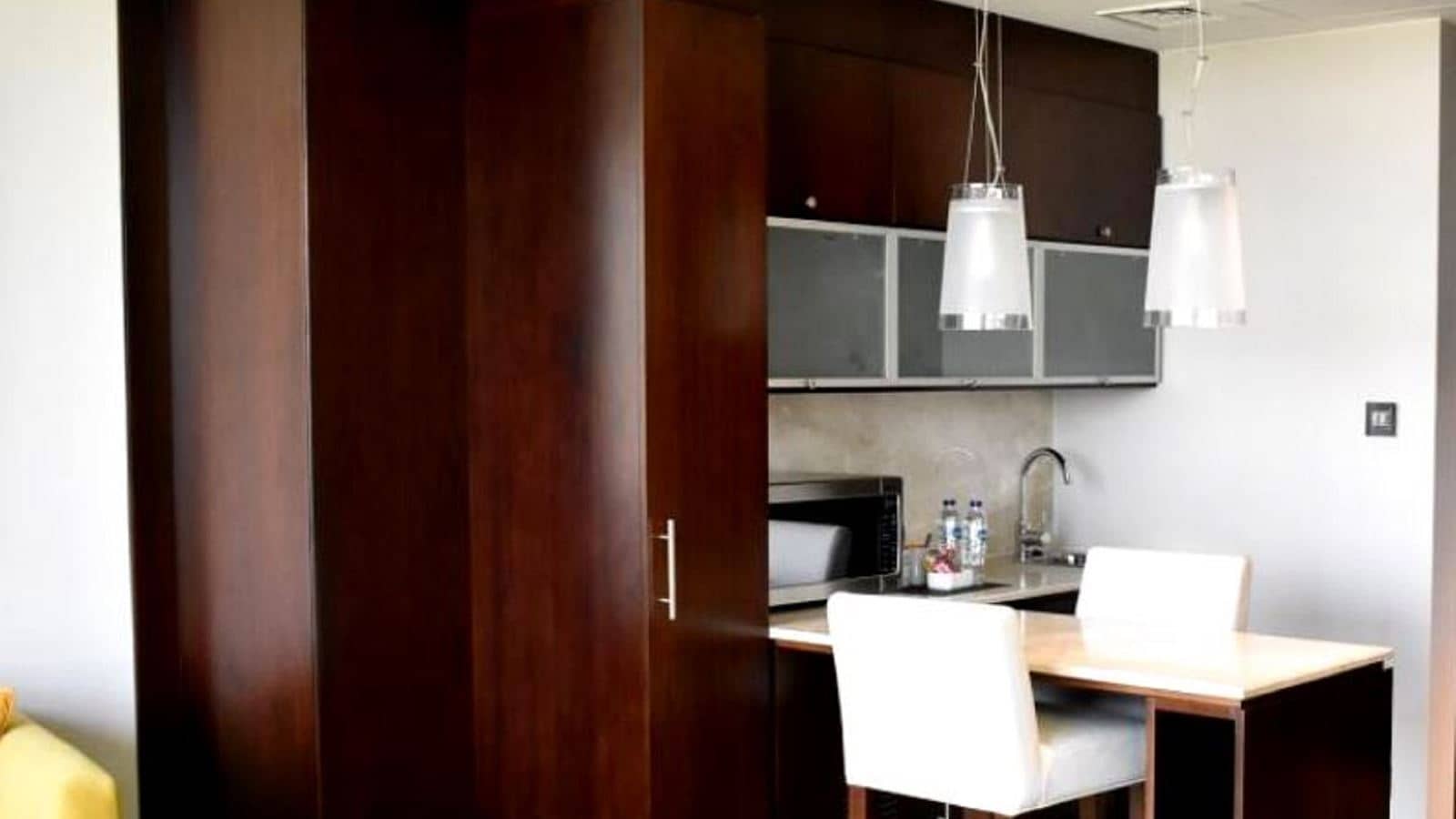 rooms-one-bedroom-suite-with-kitchenette