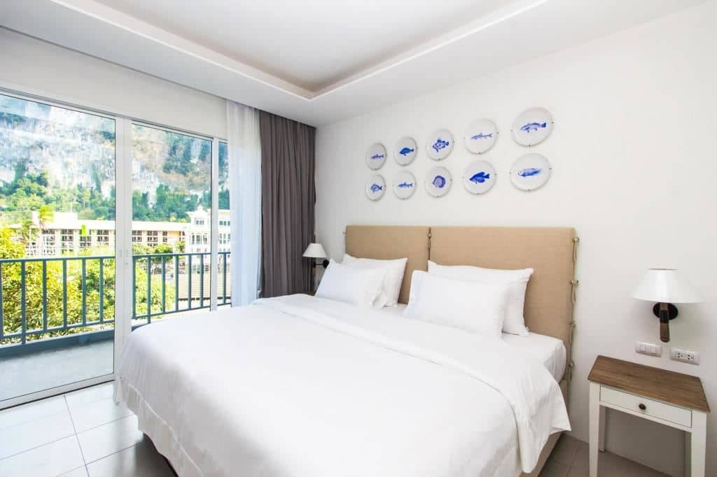 rooms-deluxe-cliff-view