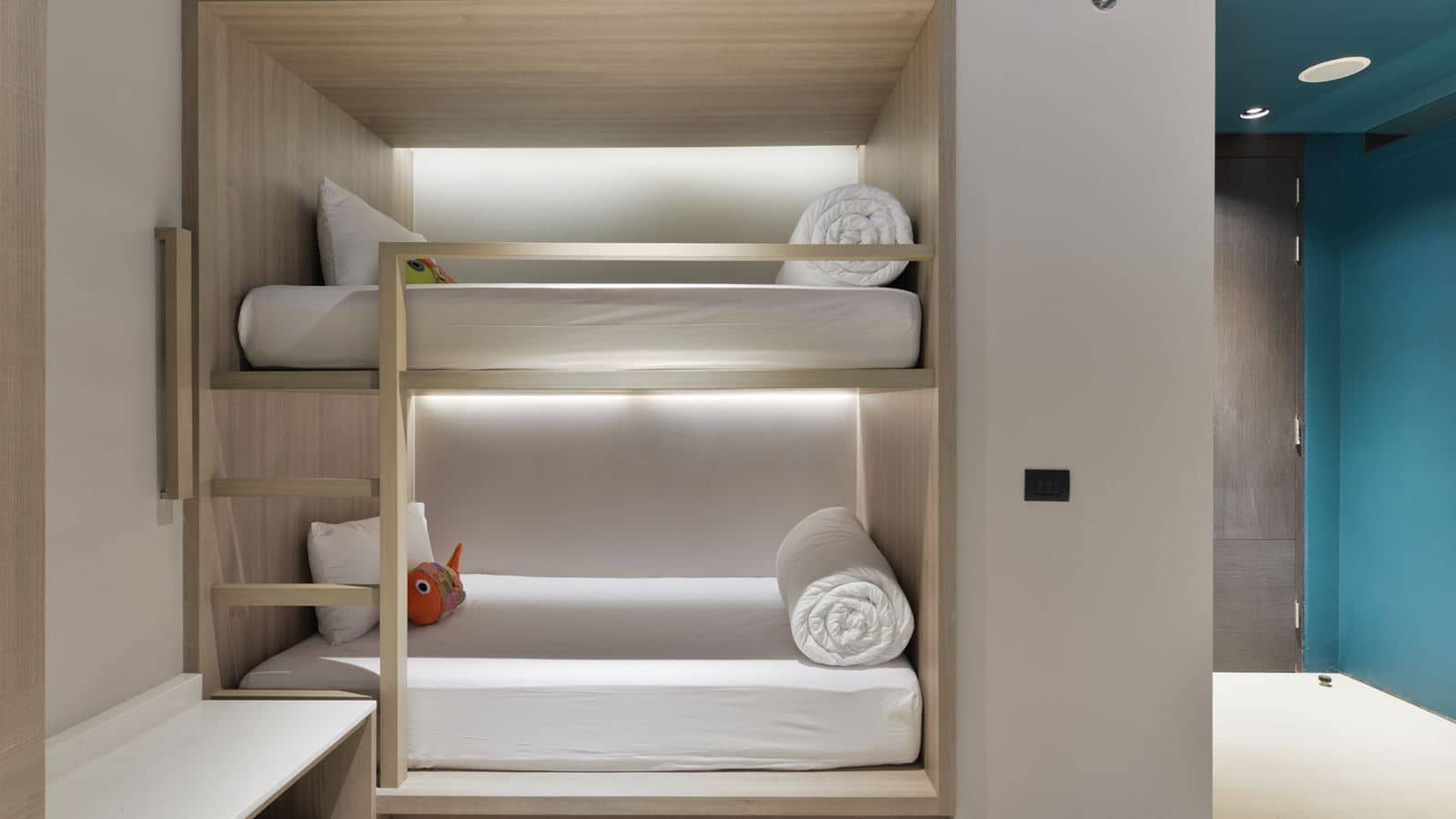 rooms-family-pool-suite