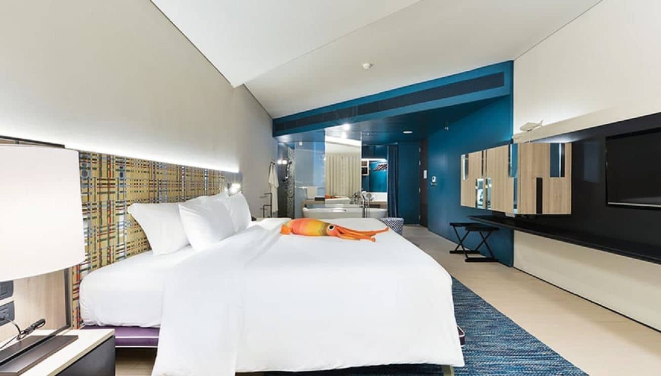 rooms-sea-breze-child-sharing-bed