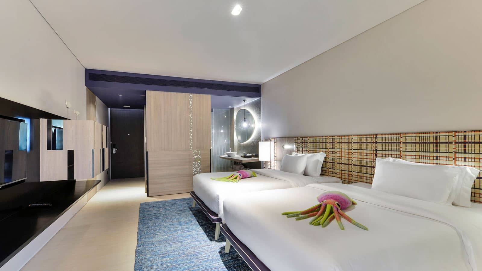 rooms-seascape-queen