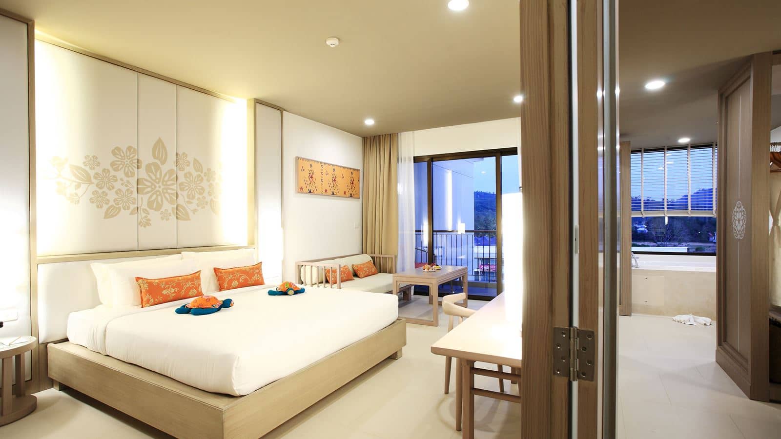 rooms-deluxe-pool-view