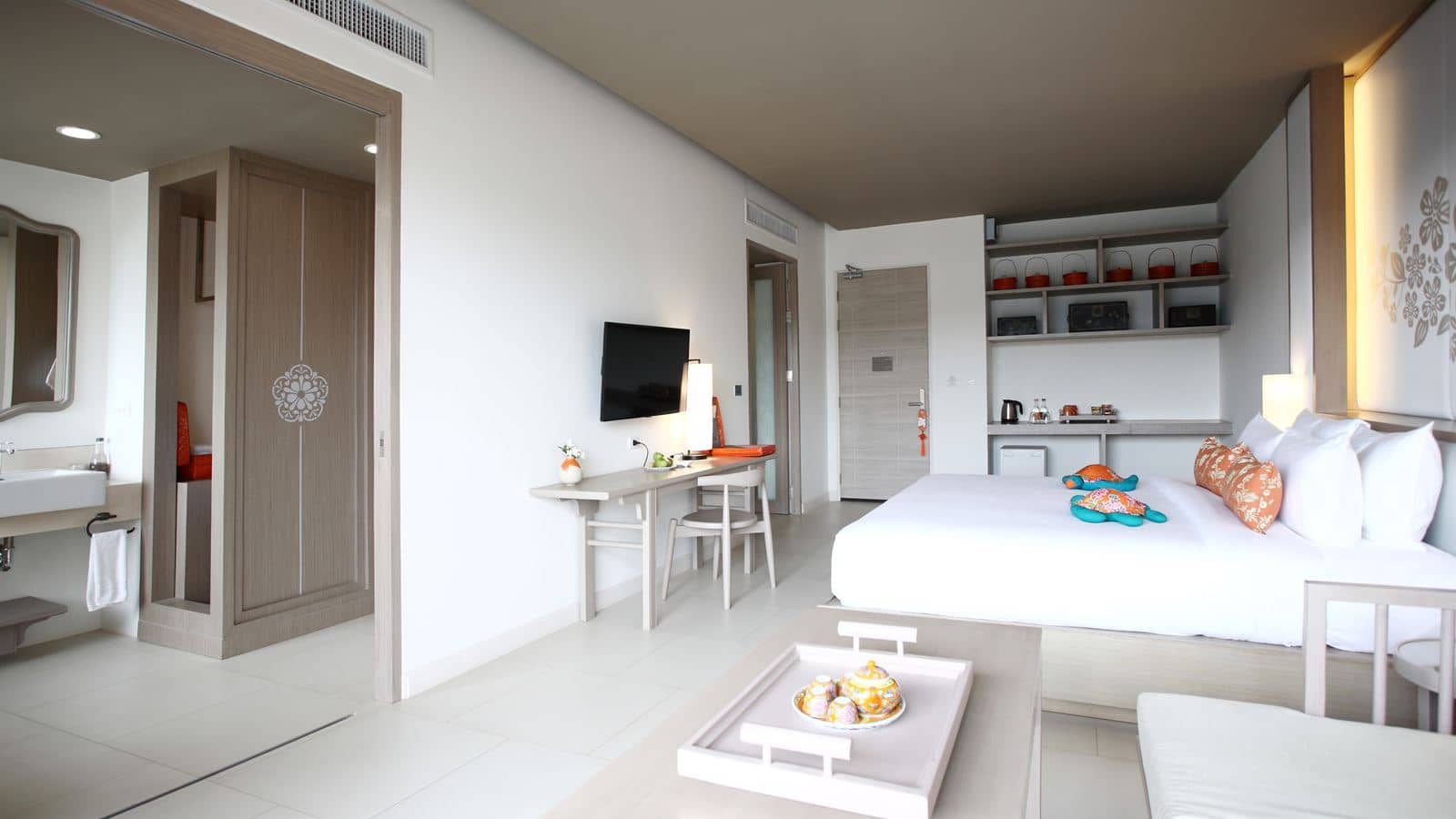 rooms-deluxe-pool-view