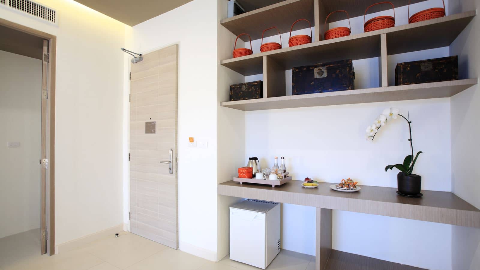 rooms-deluxe-pool-view
