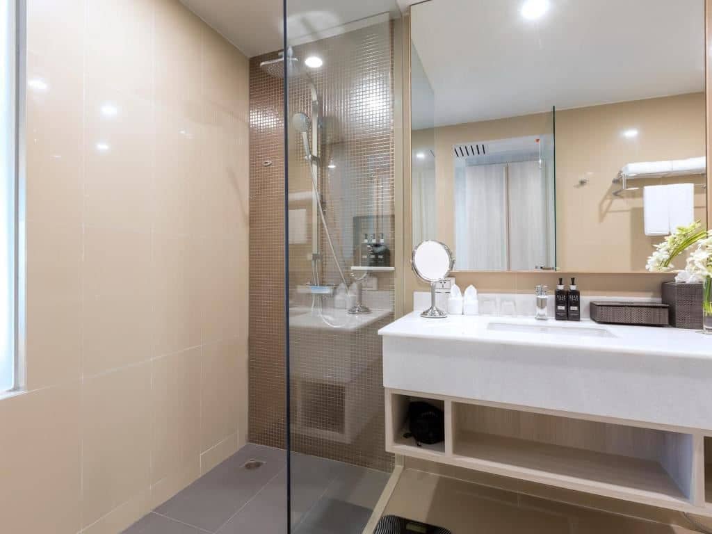 rooms-deluxe-pool-view-beach-wing
