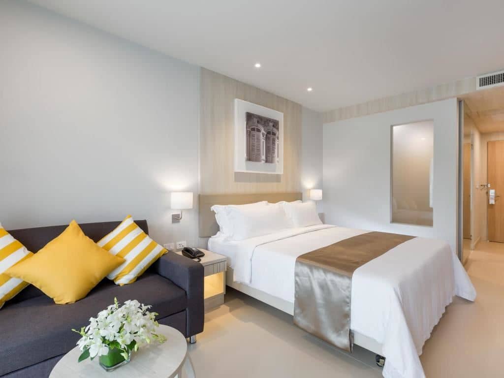 rooms-deluxe-pool-view-beach-wing