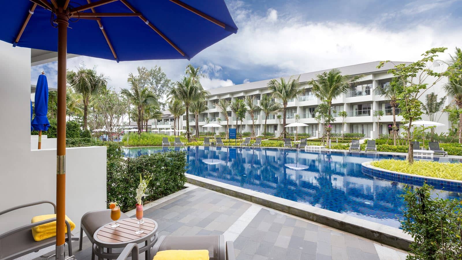 rooms-deluxe-pool-access-beach-wing