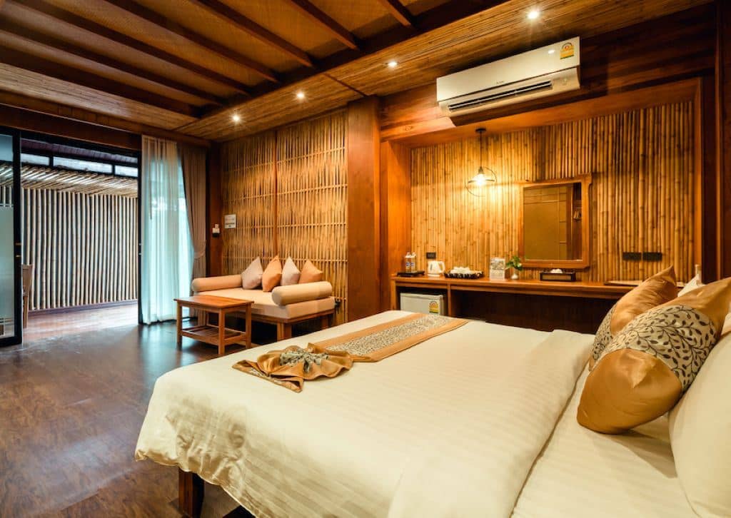 rooms-honeymoon-suite