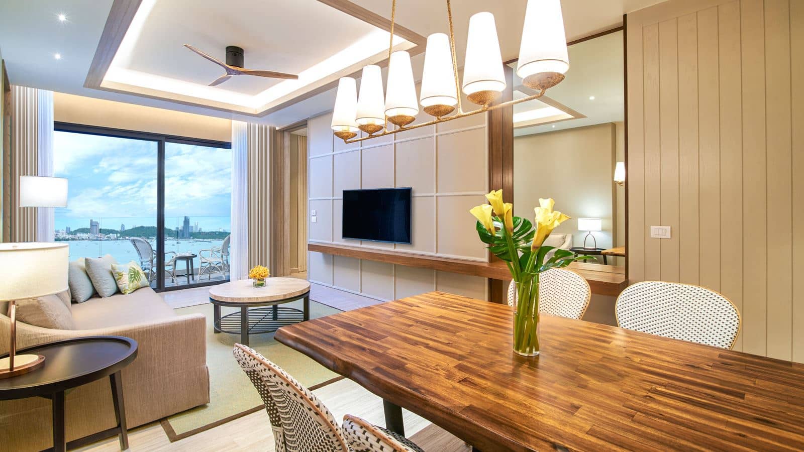 rooms-club-grand-amari-suite