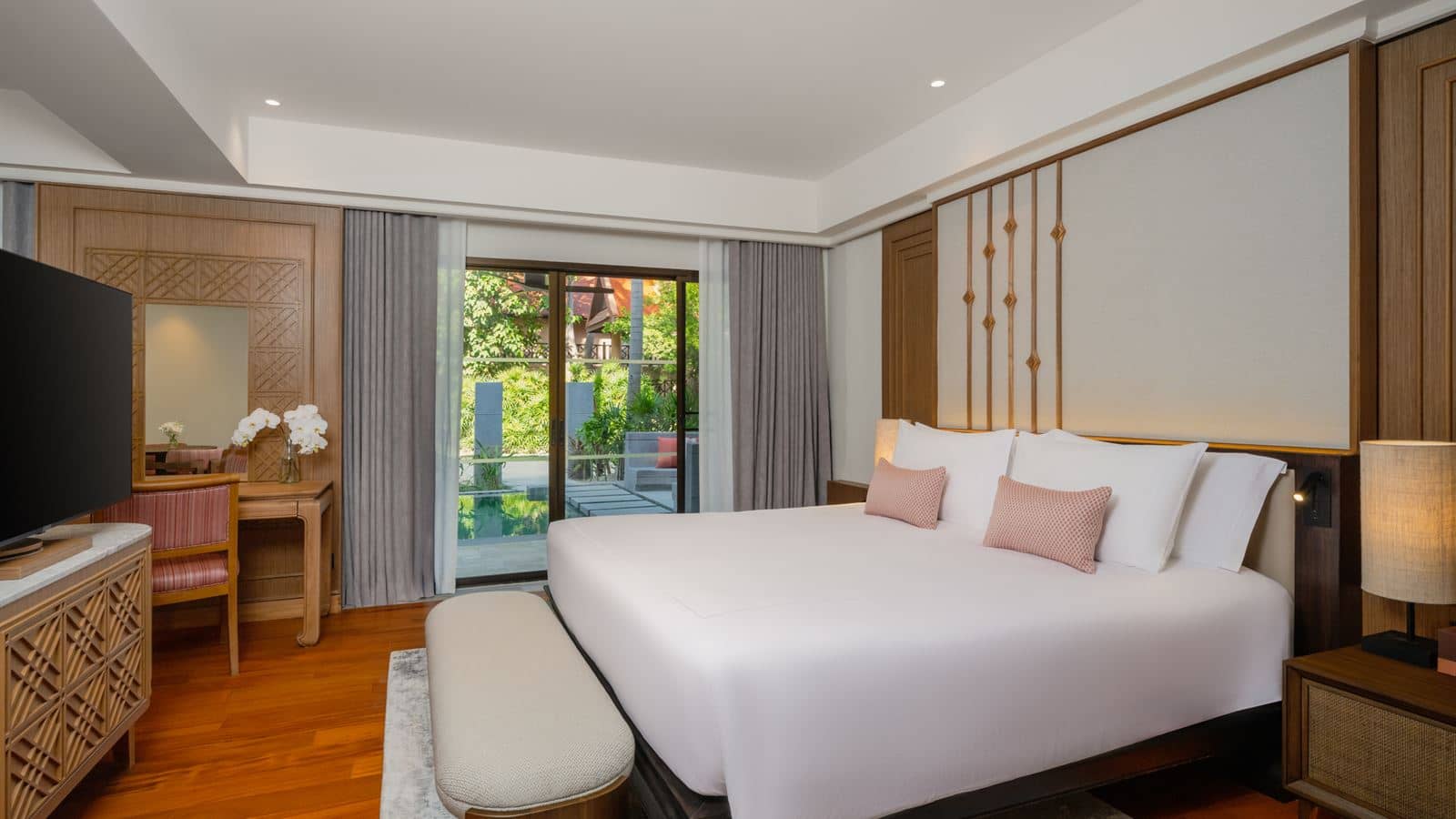 rooms-club-2bedroom-family-pool-suite