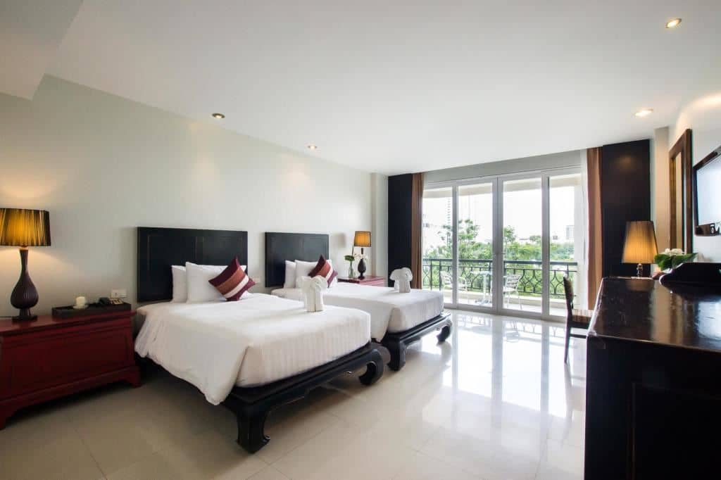 rooms-deluxe-room