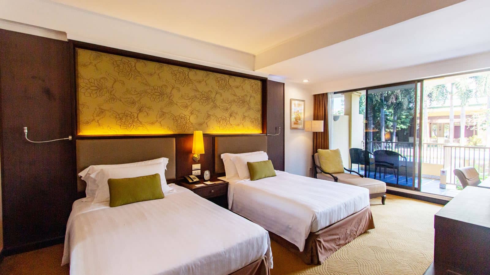 rooms-deluxe-room