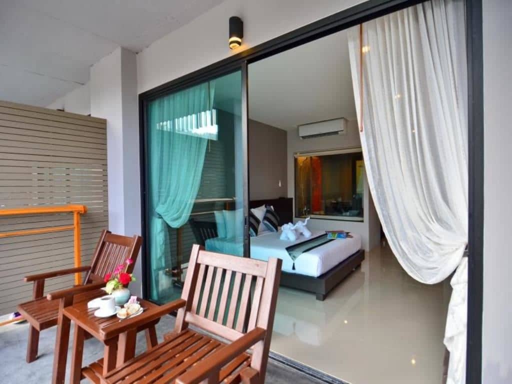 rooms-deluxe-room