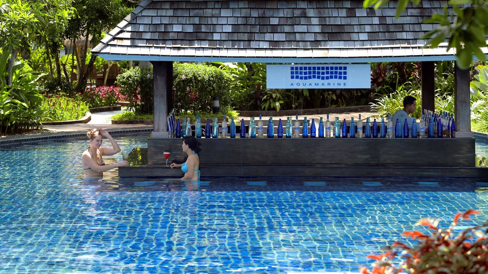bars-aquamarine-pool-bar