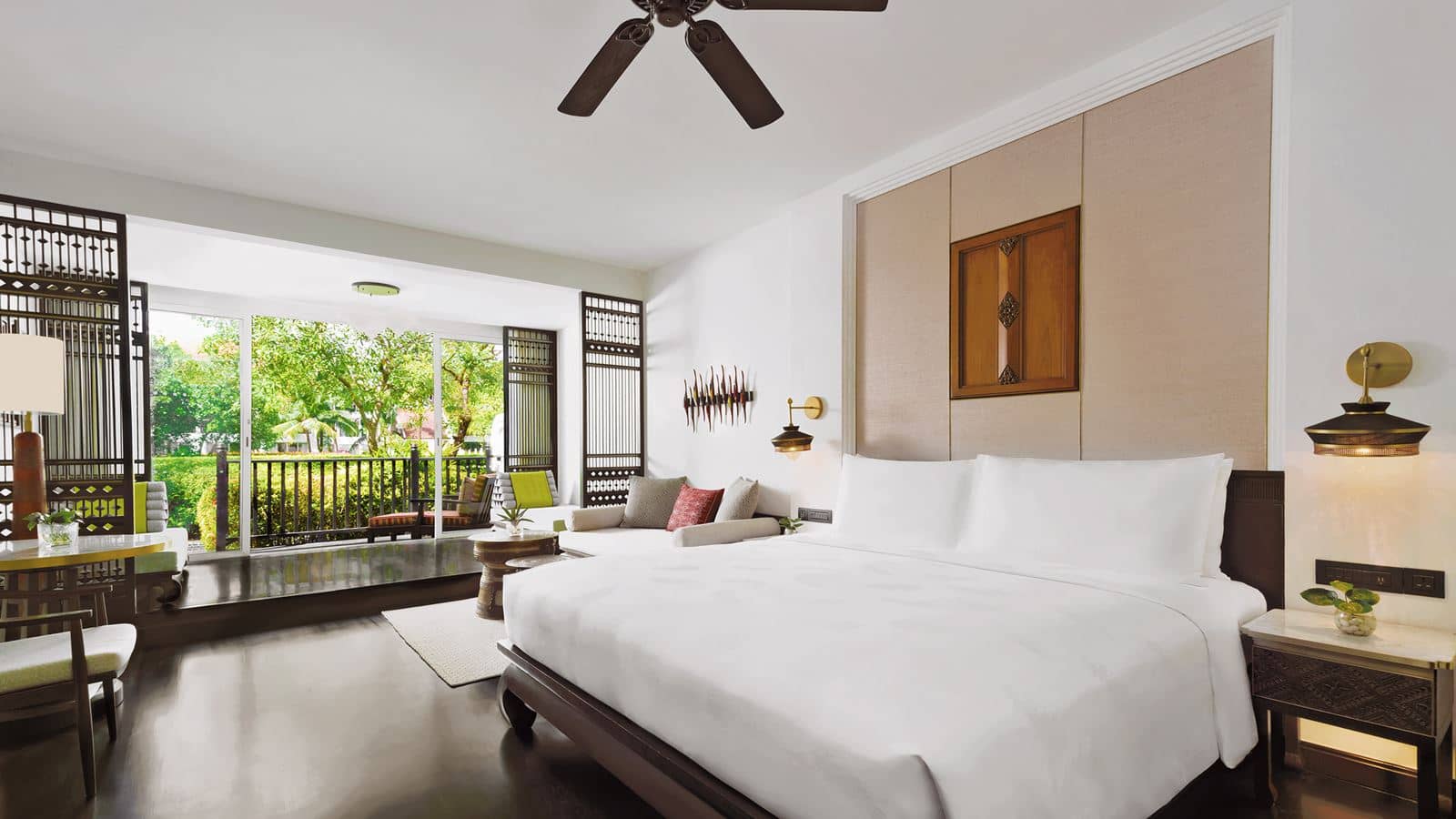 rooms-family-pool-access-studio