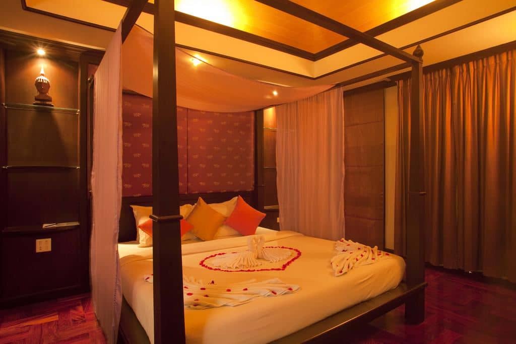 rooms-deluxe-jacuzzi