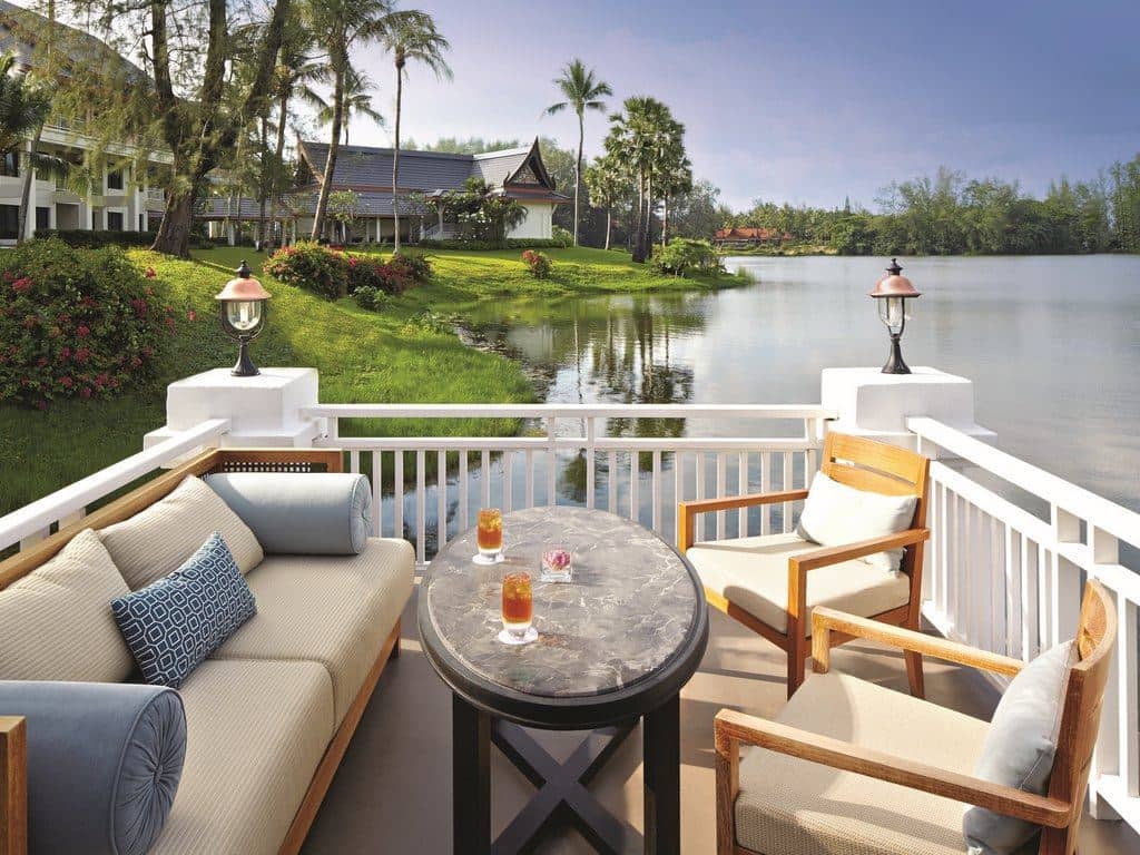 restaurants-the-club--exclusive-lounge-for-club-room-level-guests