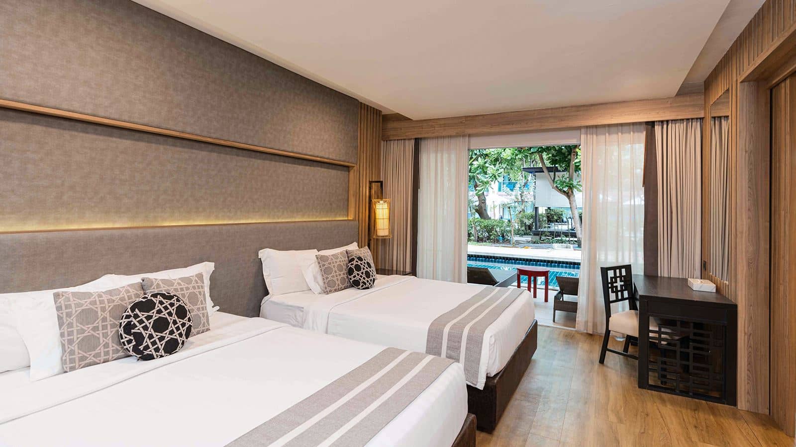 rooms-family-pool-access