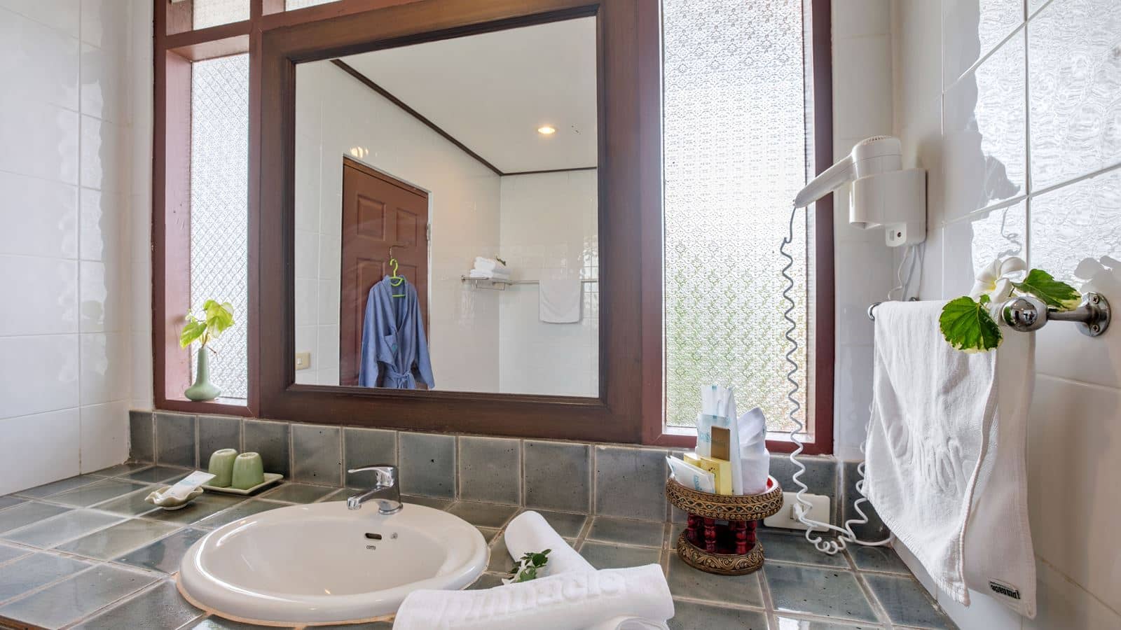 rooms-hotel-room