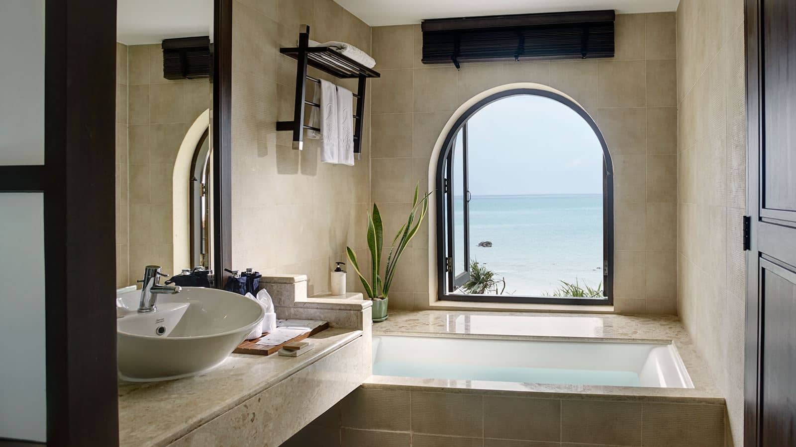 rooms-pond-room