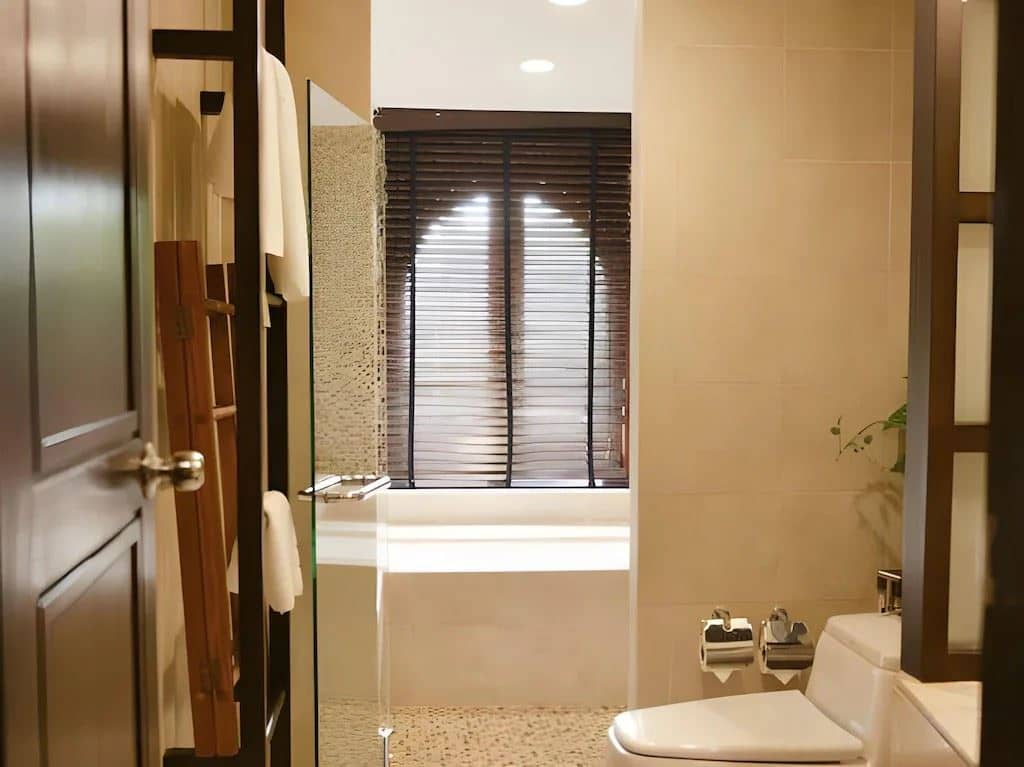 rooms-tropical-room