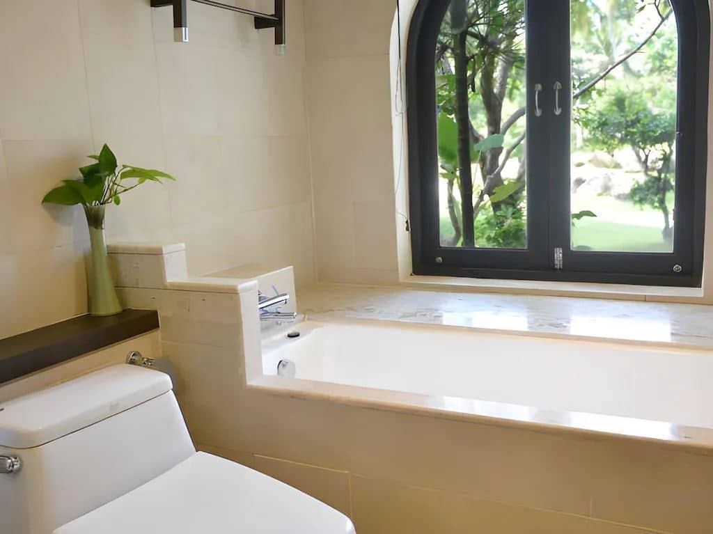 rooms-tropical-room