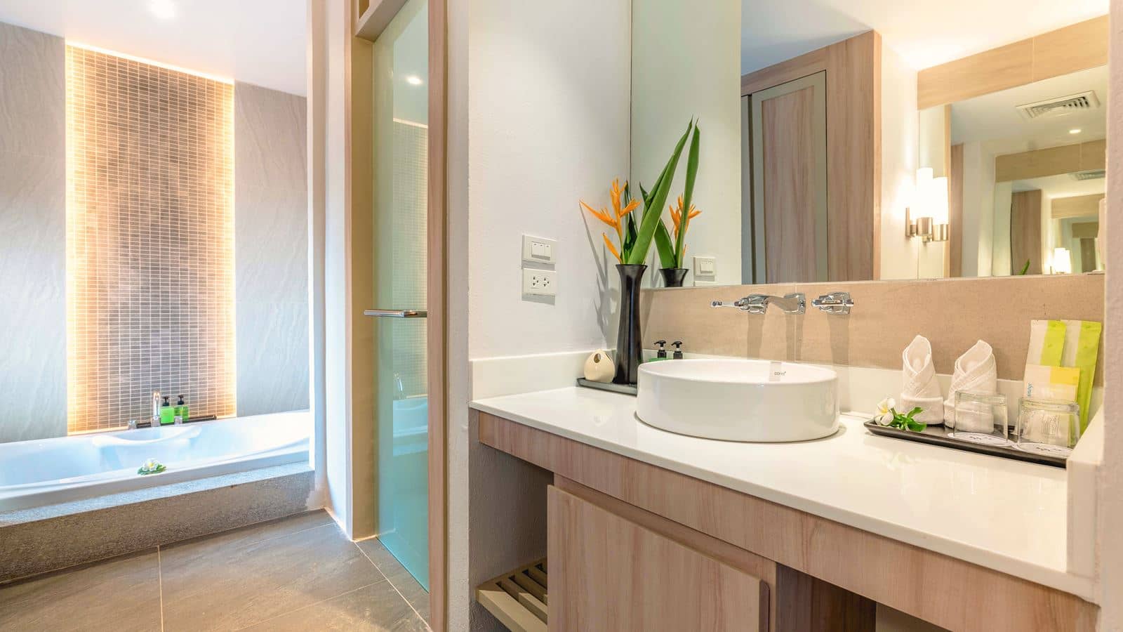 rooms-jacuzzi-thai-villa-sea-view