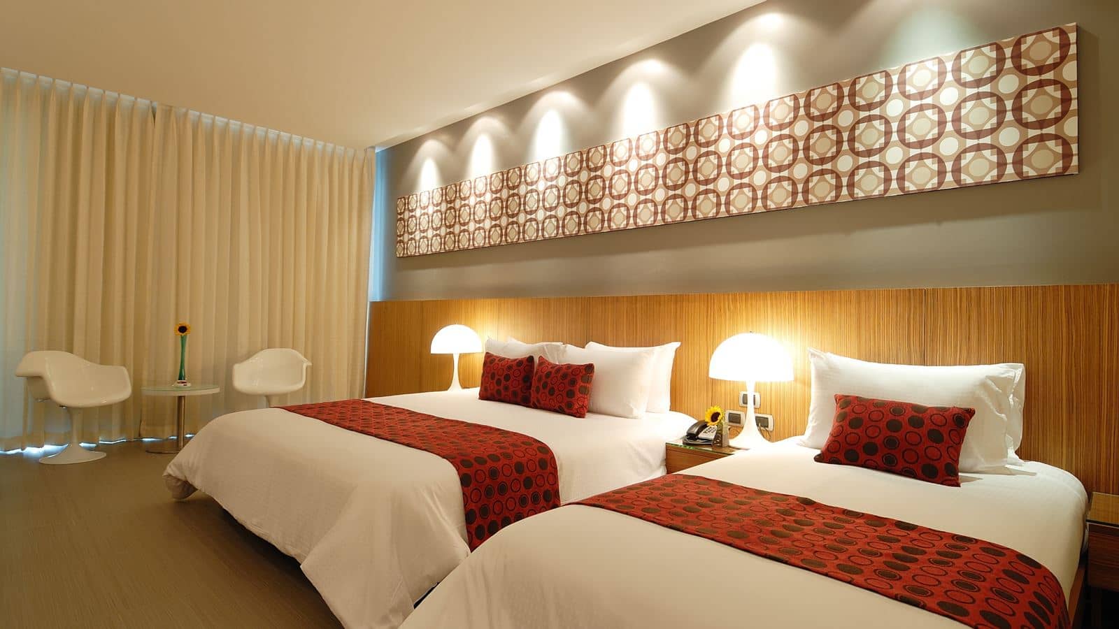rooms-superior-city-view-room