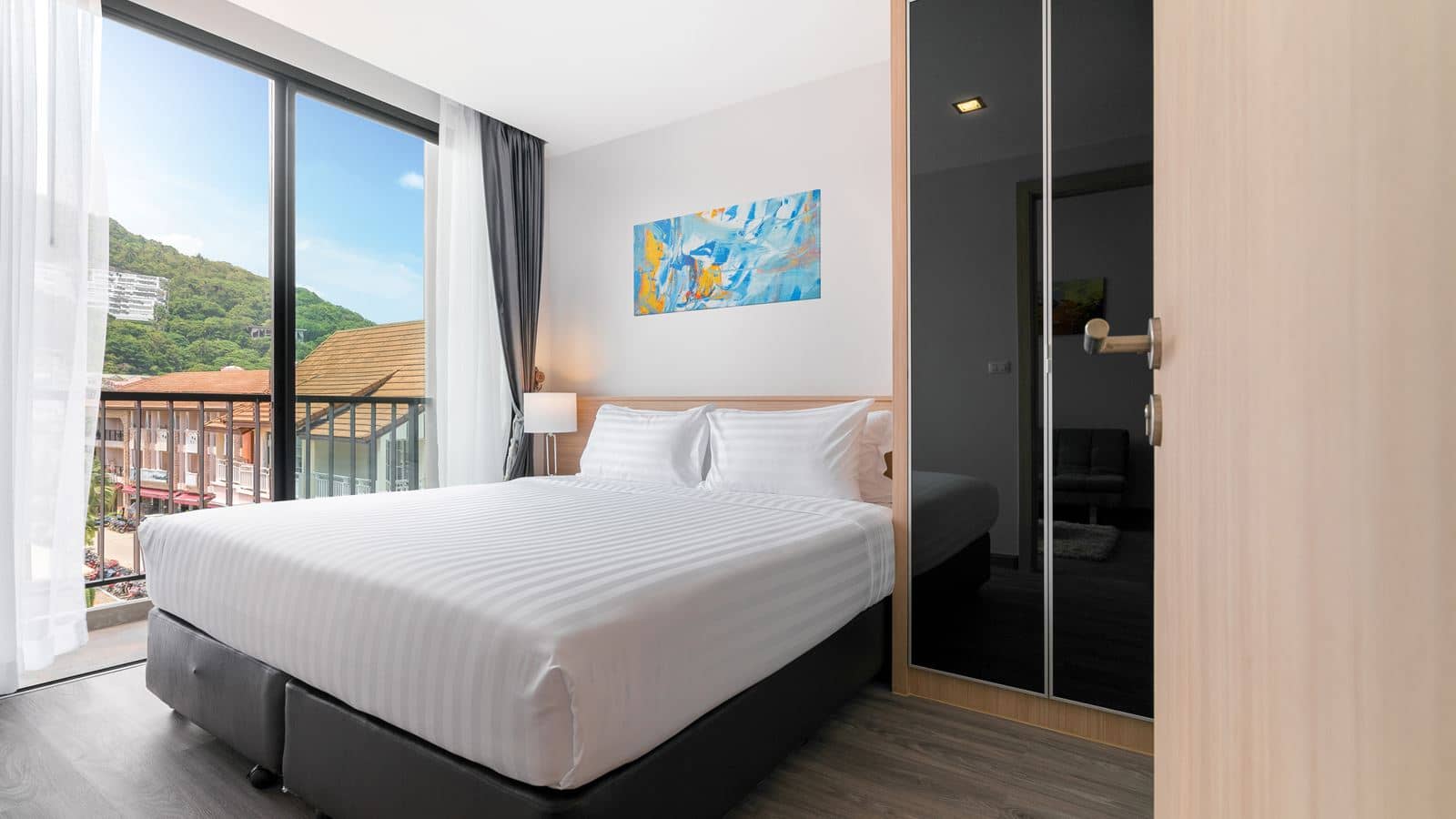rooms-deluxe-room