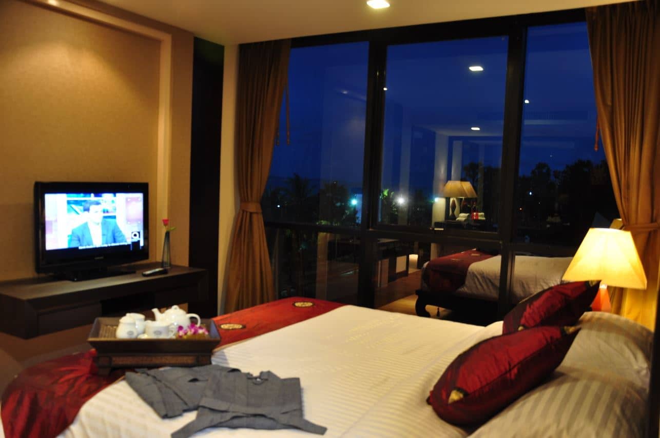 rooms-2-bed--suite-jacuzzi